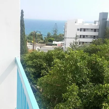 2 Bedroom Flat In 100 Meters From The Beach דירה *